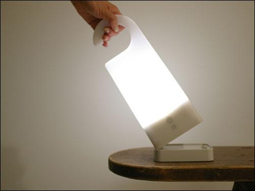 超長工作時(shí)間 無印良品節(jié)能LED可移動電燈_數(shù)碼_科技時(shí)代_新浪網(wǎng)